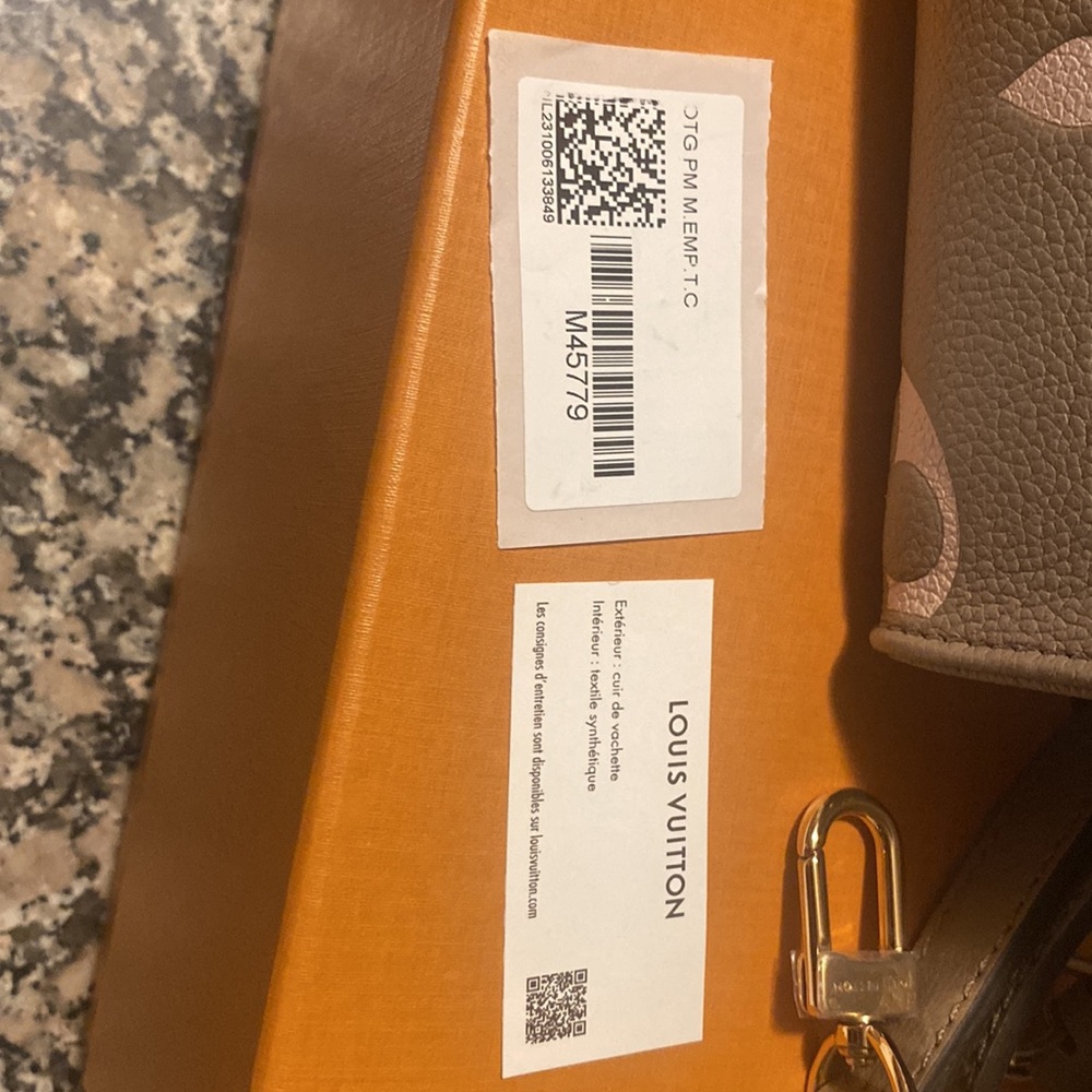 Authentic Louis Vuitton handbag with straps, comes with box - Picture 6 of 8